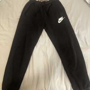 Nike Sportswear Essential Fleece Jogger Pant